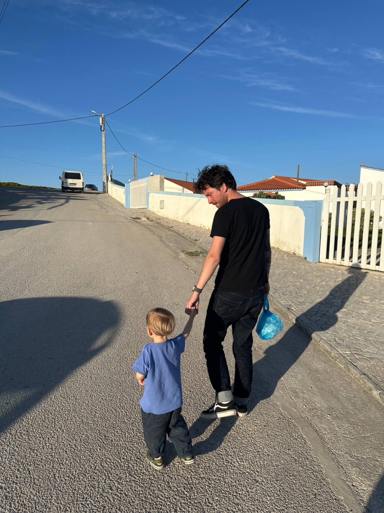Procházka mezi bílými domky